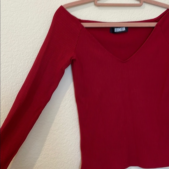 Reformation red classic style long sleeve, exposed shoulders - Picture 4 of 5